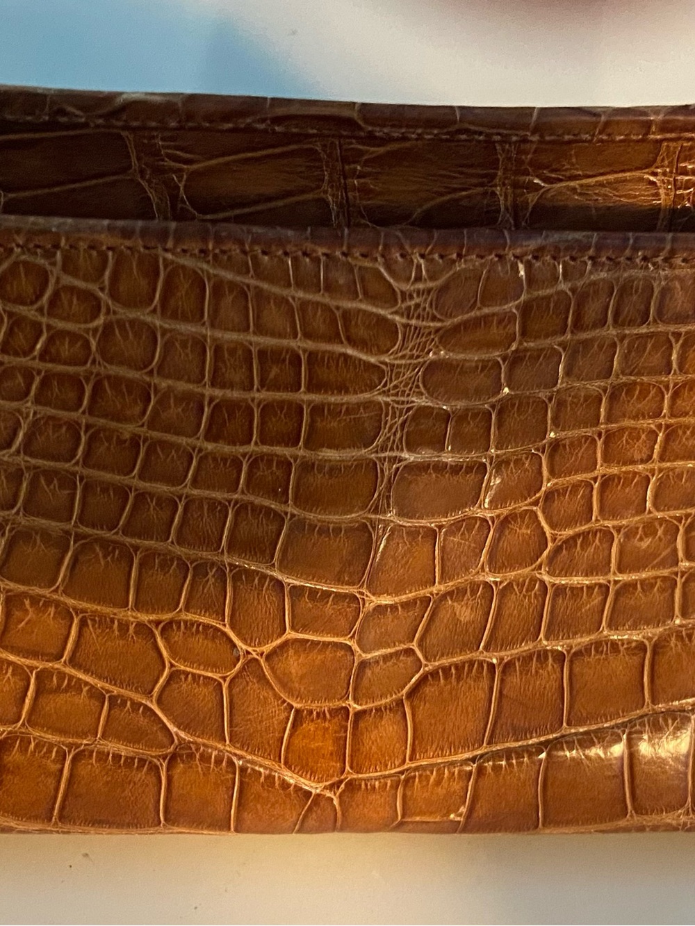 Classic Brown Croc-Embossed Leather women’s Zip Pouch or clutch made in Italy - Picture 3 of 4